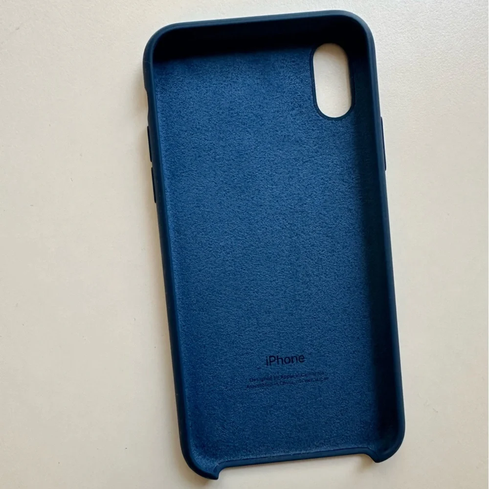EUC - Apple Blue Navy iPhone Silicone Case